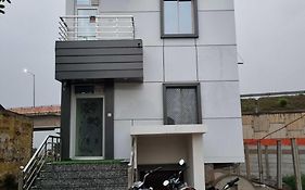 Oyo 81090 Hotel Ml Residency